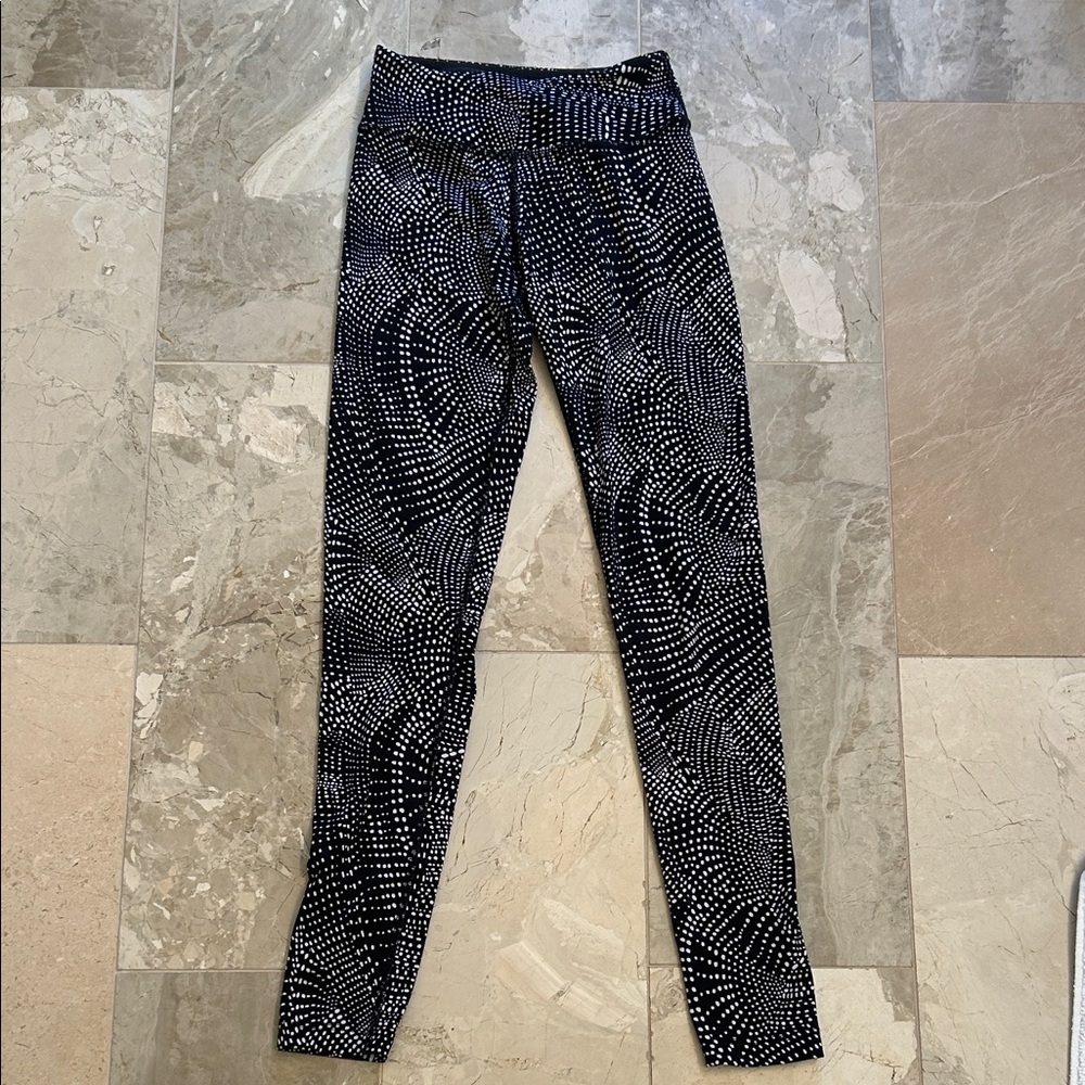 Beyond Yoga Black and White Leggings Sleek Comfort
